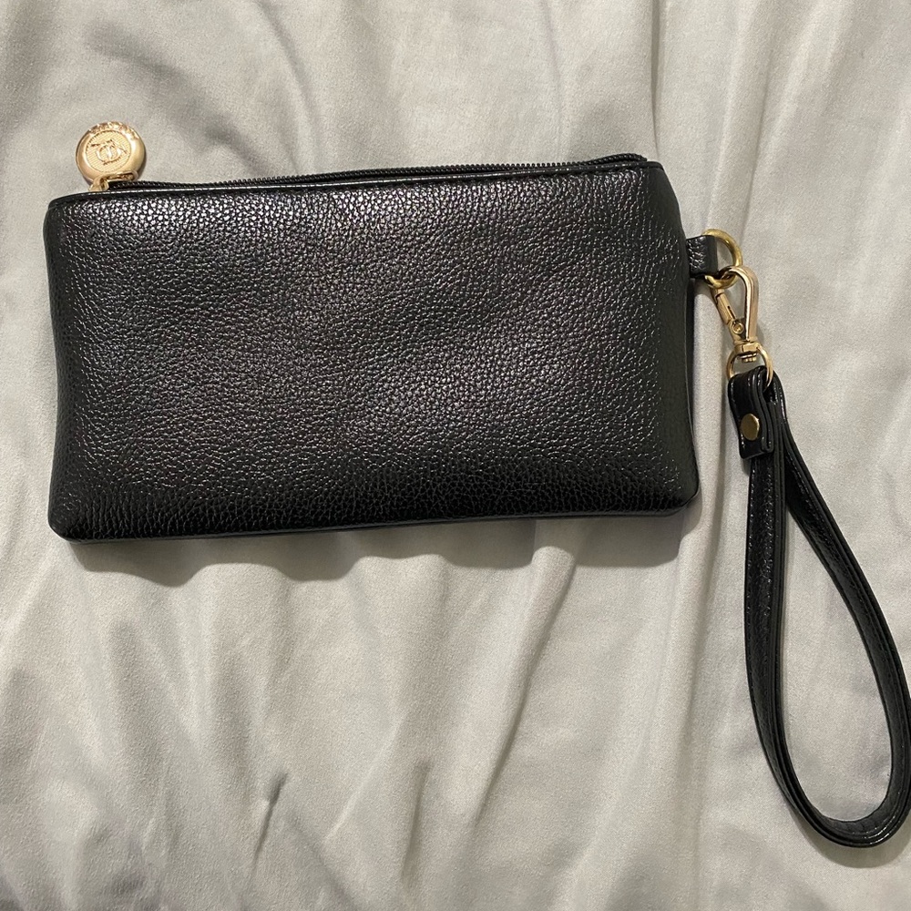 Black women’s billfold/purse